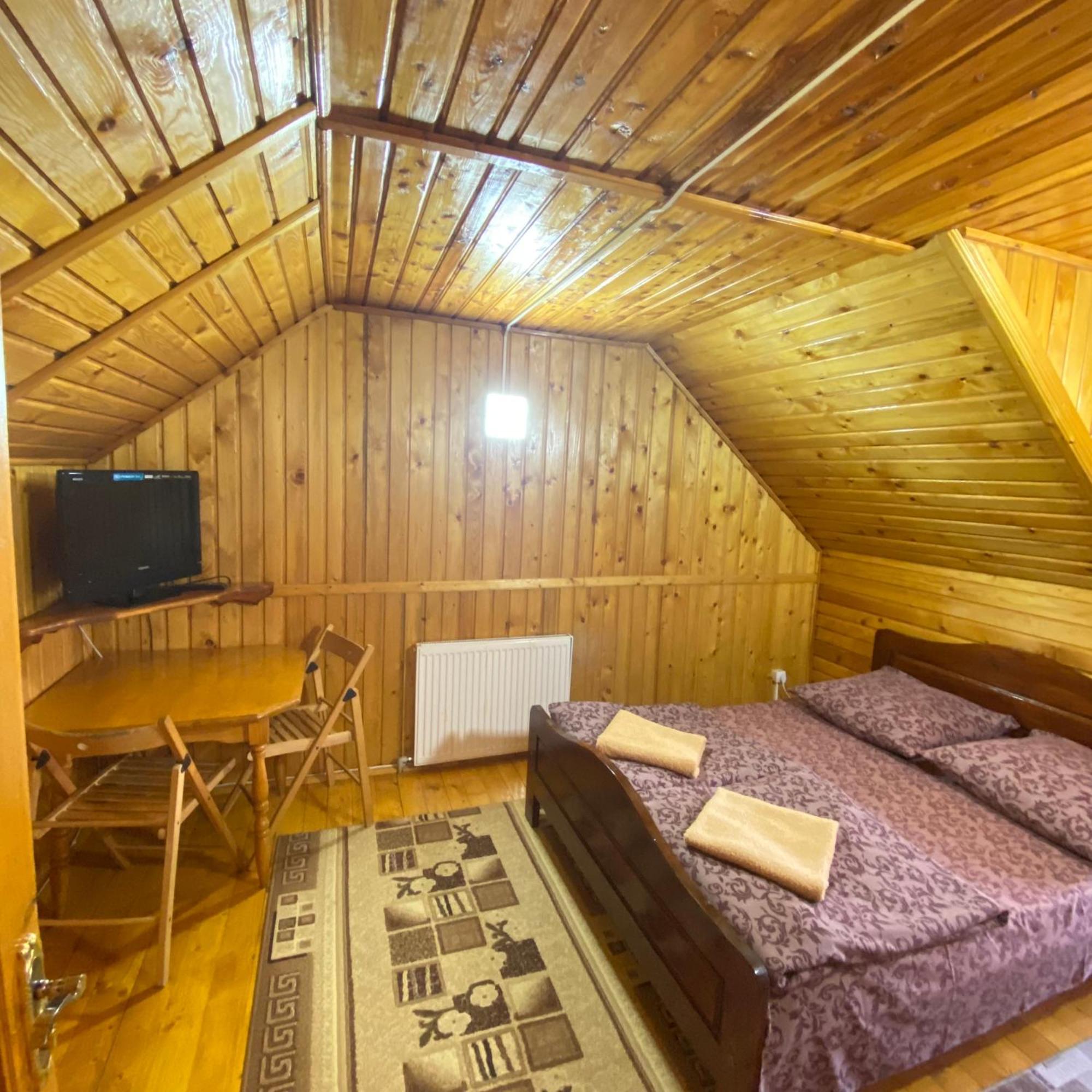 Pid Playem Villa Volovets Buitenkant foto