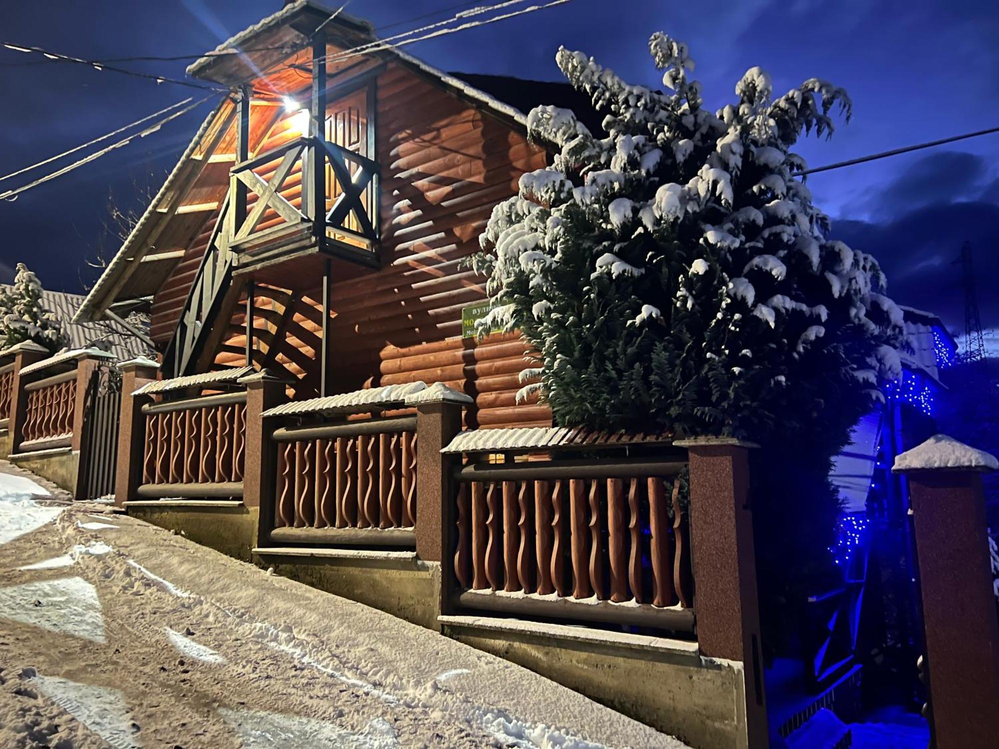 Pid Playem Villa Volovets Buitenkant foto