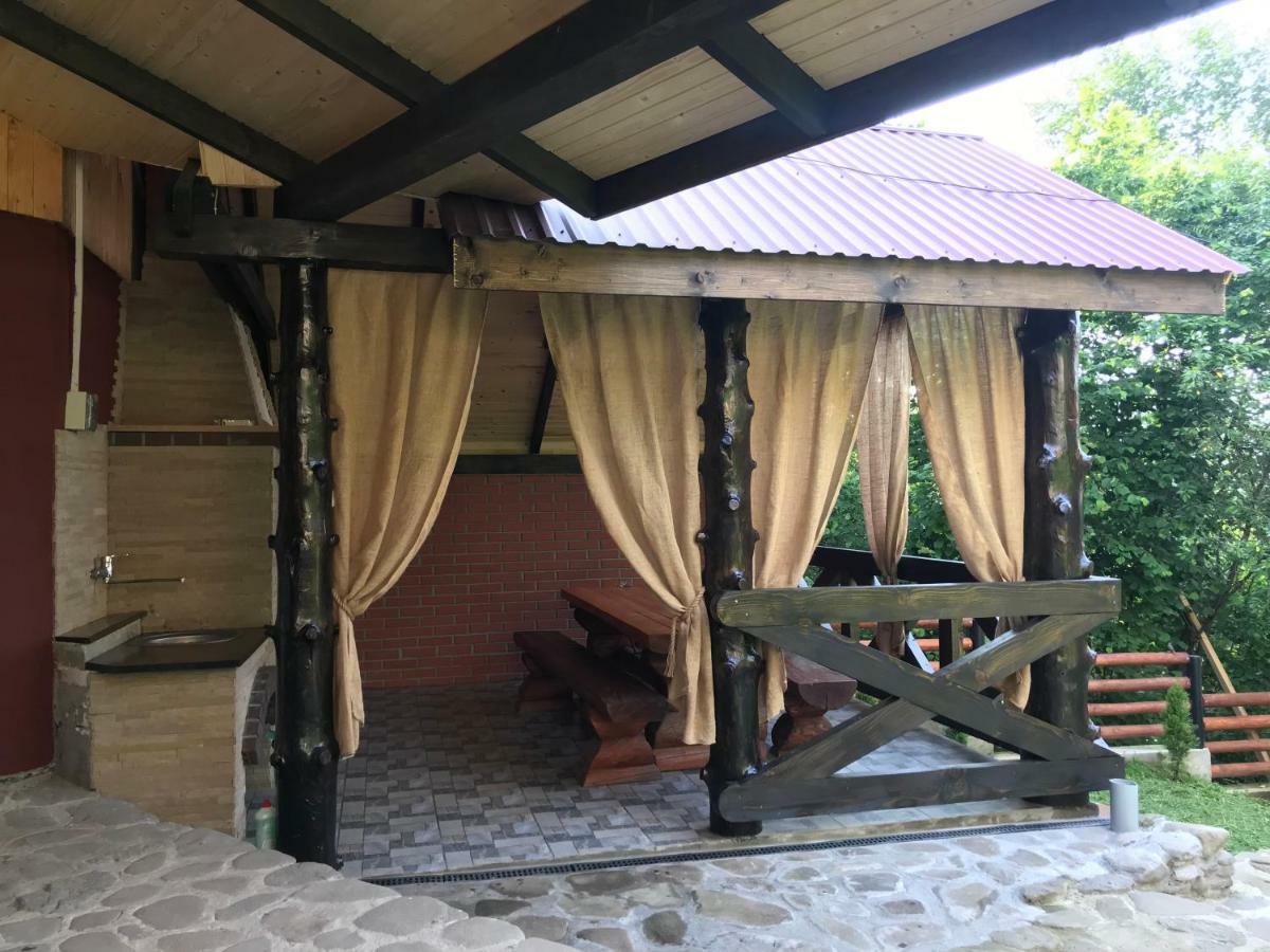 Pid Playem Villa Volovets Buitenkant foto